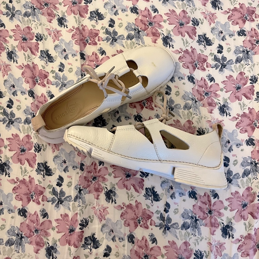 Clarks White Trigenic Soft Leather Shoes